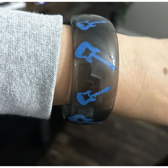 ELECTRIC GUITAR BRACELET Thick Plastic Bangle Bracelet Electric Guitars ‎ Blue - Picture 8 of 8